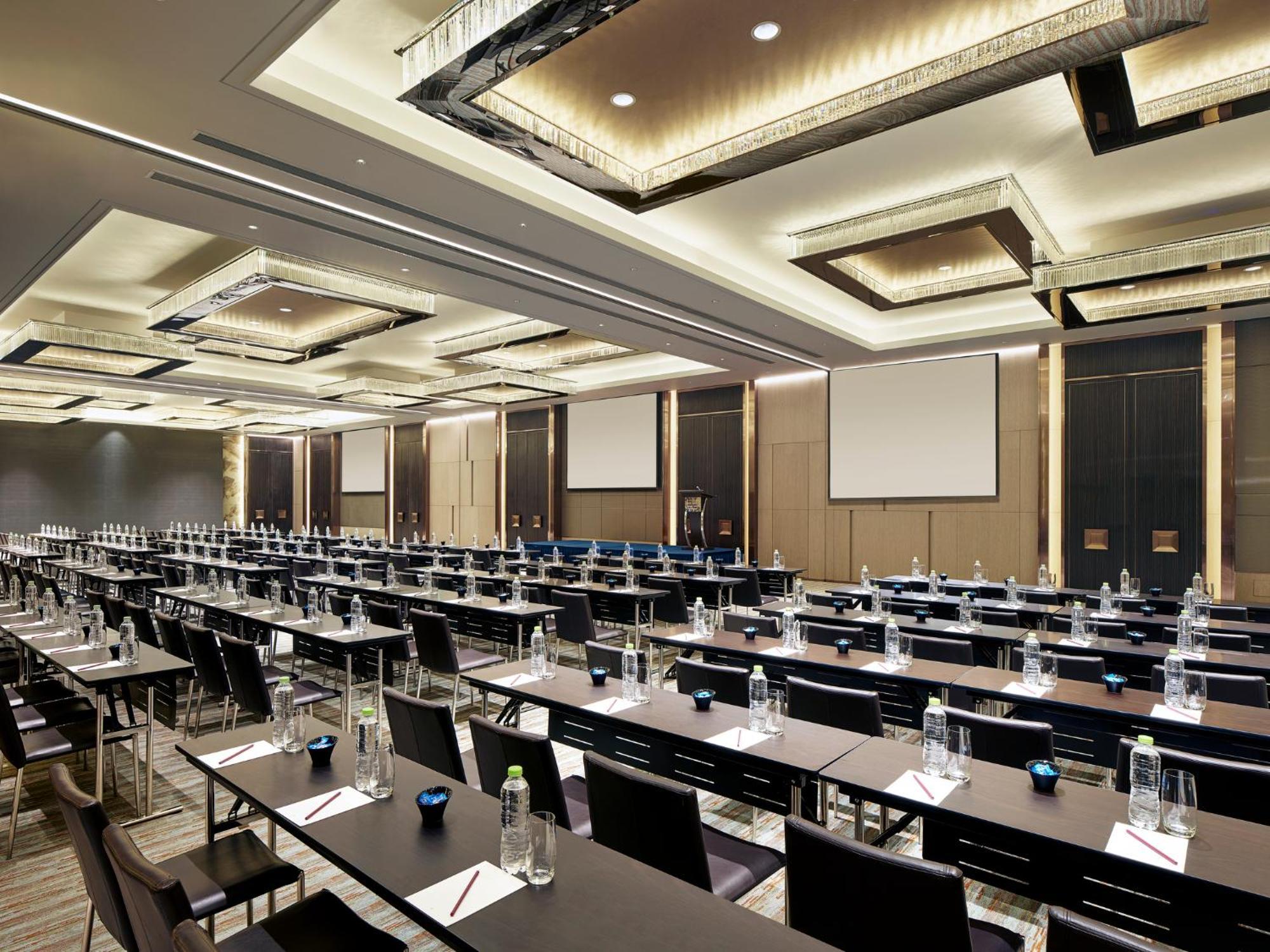 New World Wuhan Hotel Esterno foto