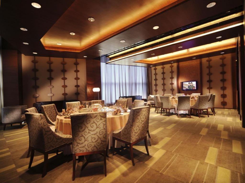 New World Wuhan Hotel Esterno foto