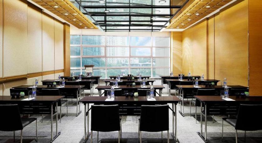New World Wuhan Hotel Esterno foto
