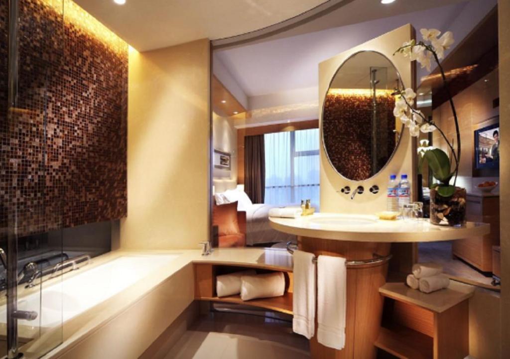 New World Wuhan Hotel Esterno foto