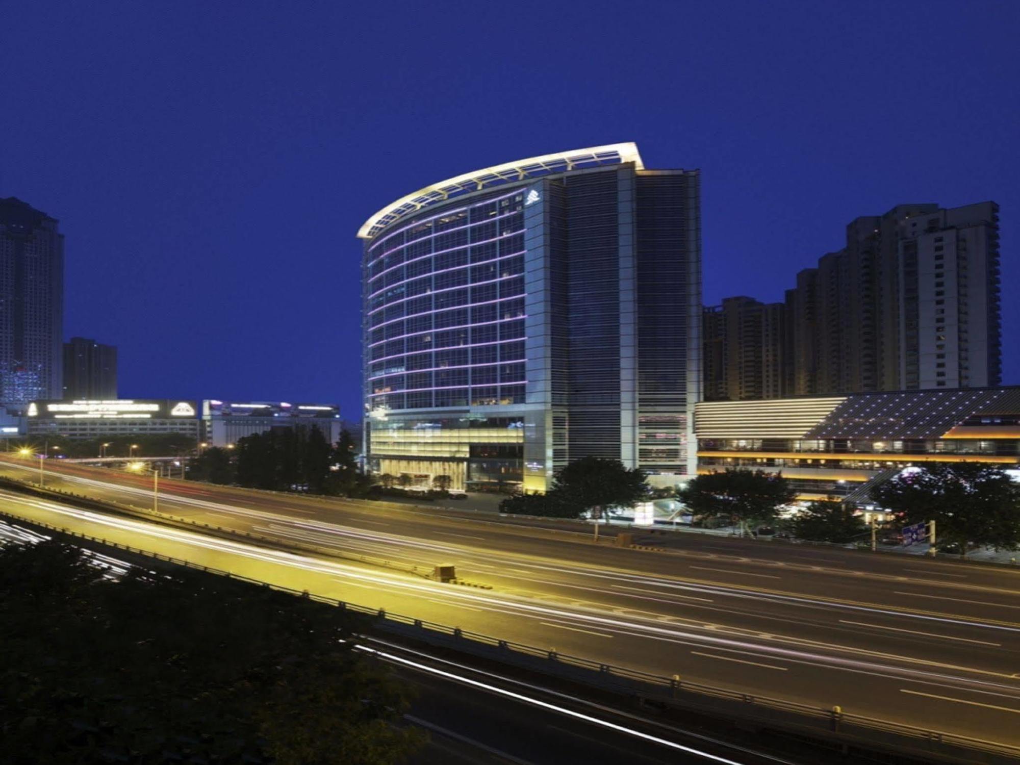 New World Wuhan Hotel Esterno foto