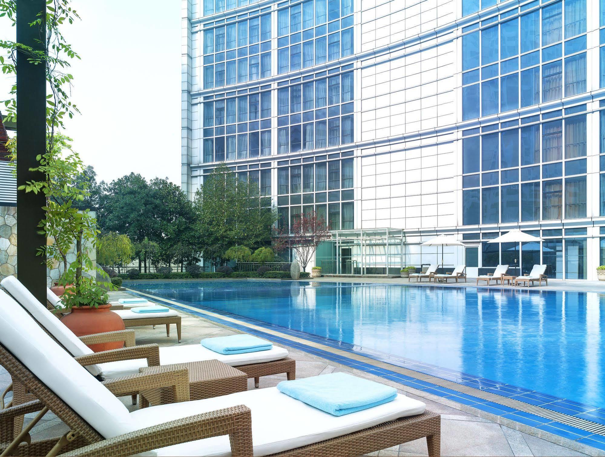 New World Wuhan Hotel Esterno foto