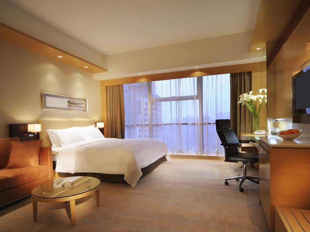 New World Wuhan Hotel Esterno foto