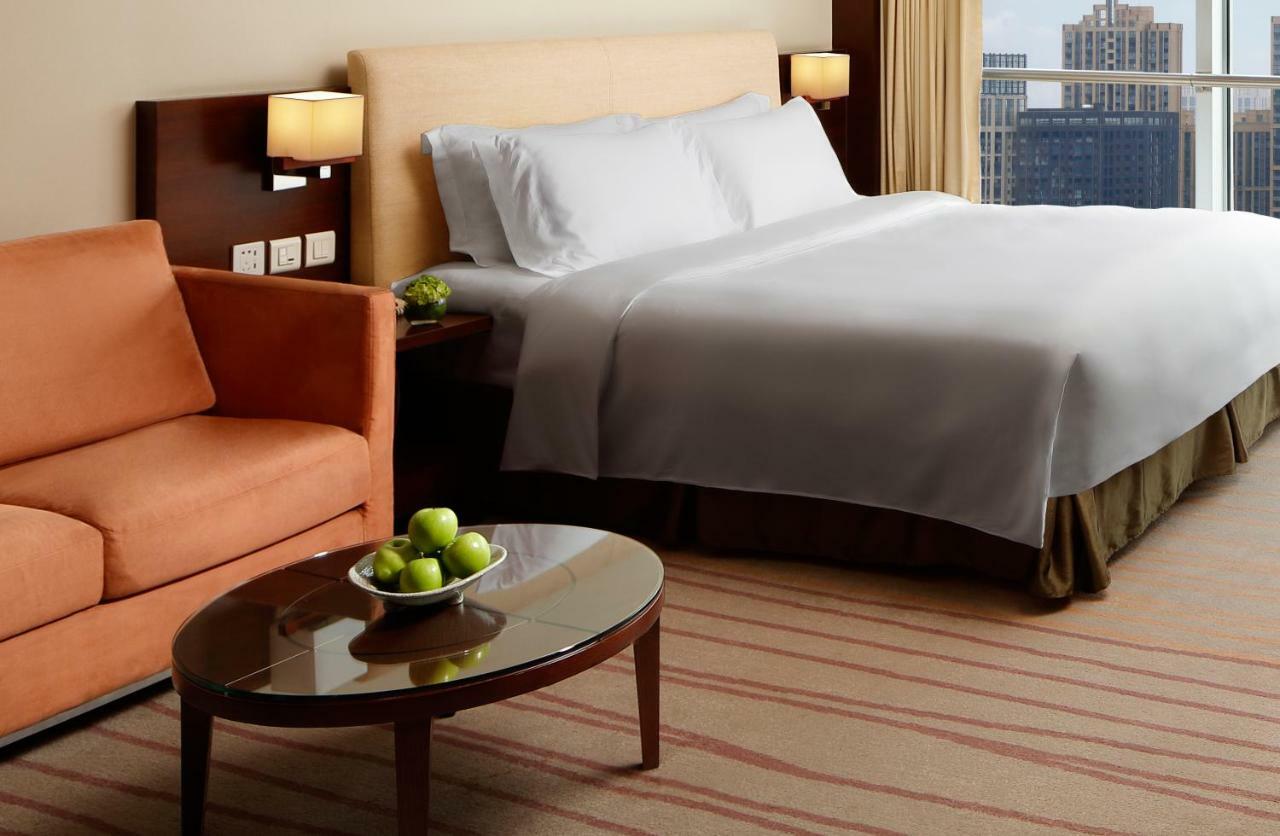 New World Wuhan Hotel Esterno foto