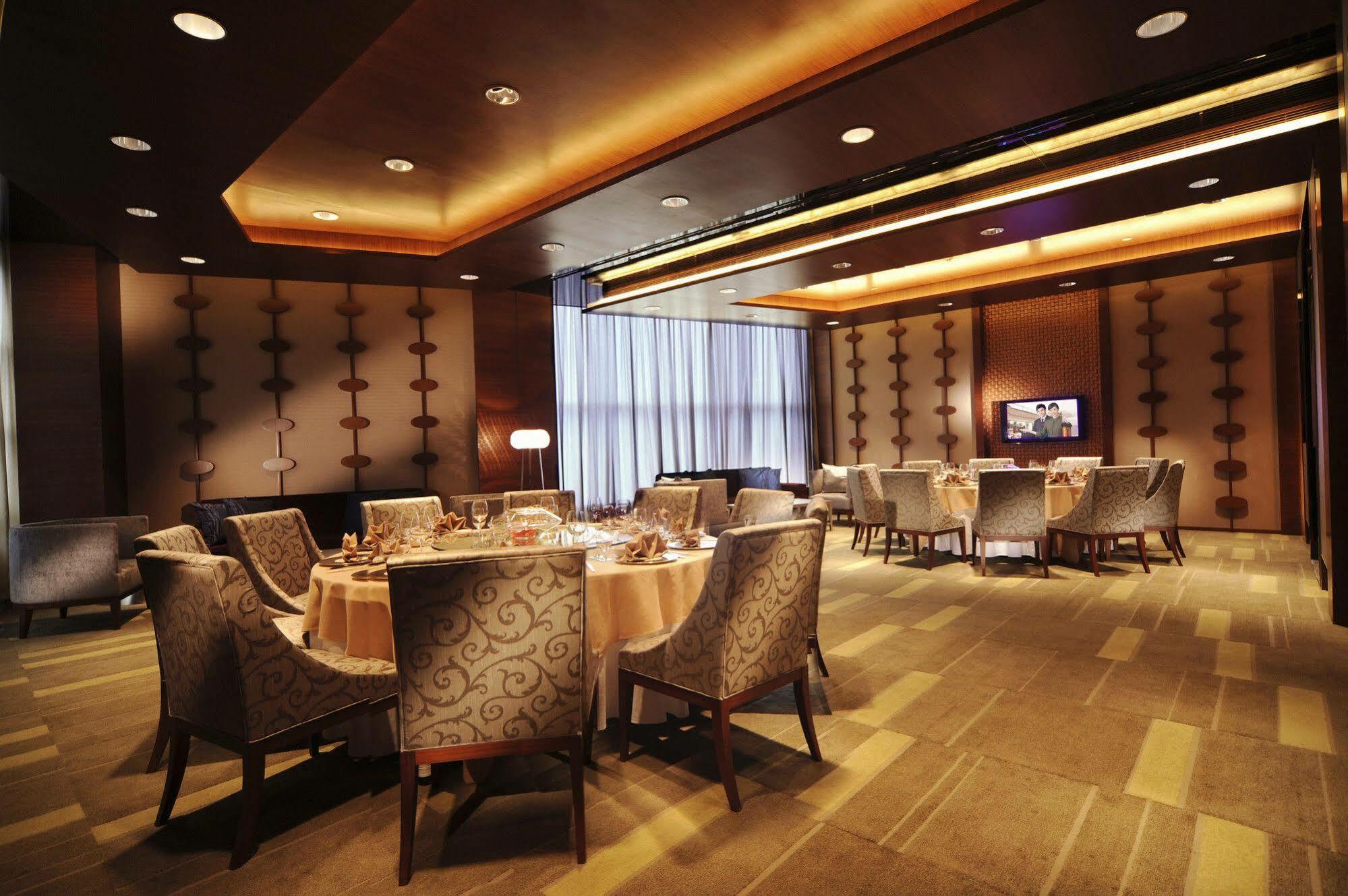 New World Wuhan Hotel Esterno foto